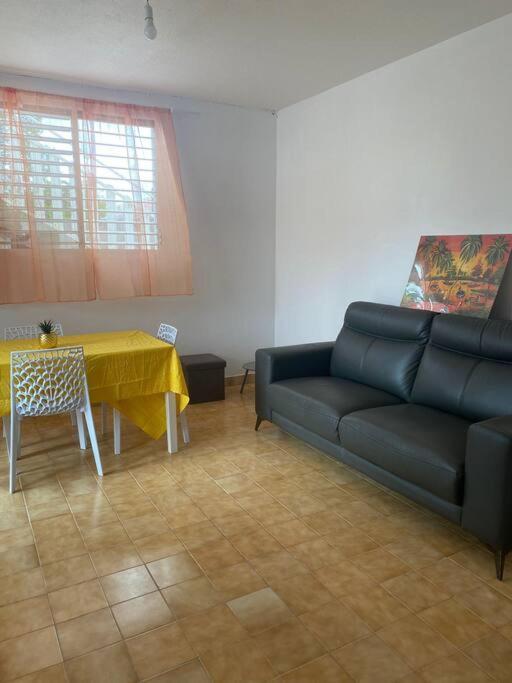 Appartement A Proximite De La Plage Du Bourg ! サンタンヌ エクステリア 写真